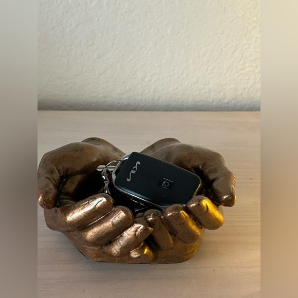 Handmade Concrete Two Hands Holder With Moon Light - Picture 4 of 9